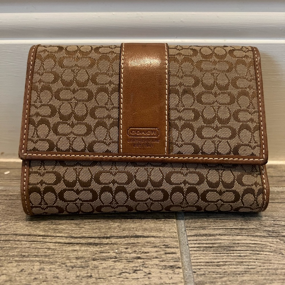 Coach leather Wallet brown/tan with Red Interior